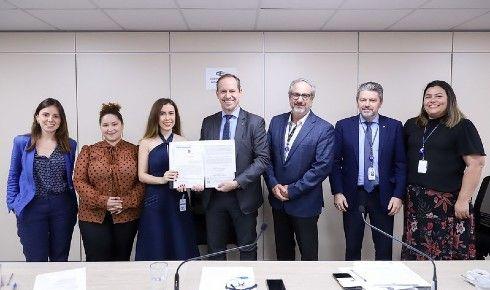 Abranet formaliza adesão ao programa Celular Seguro